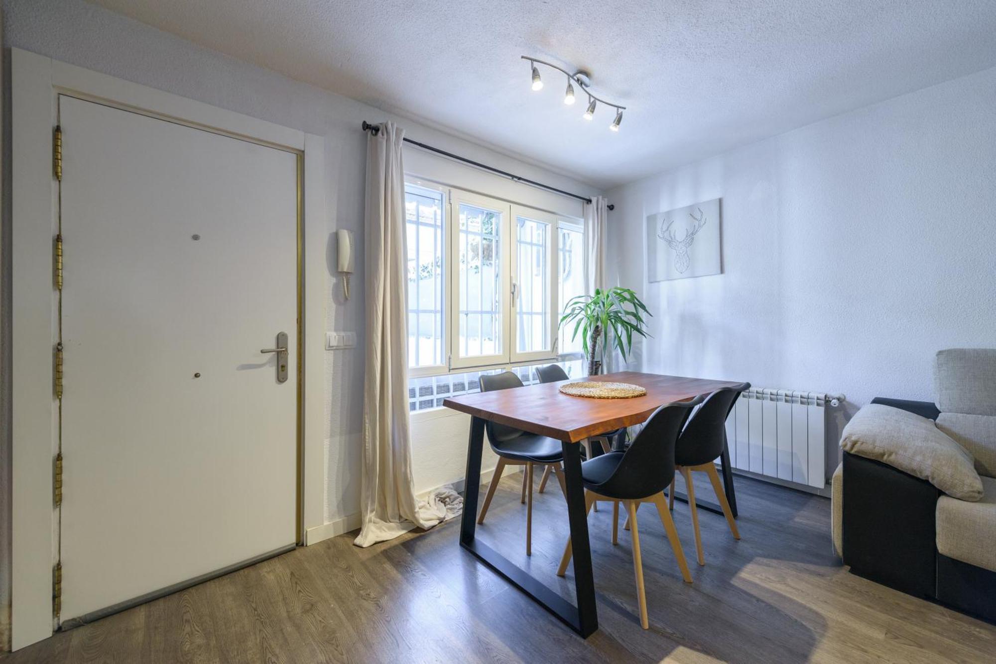 Sabadell Calle, Casa Familiar De 3 Dormitorios Con Terraza Junto Metro Fuencarral Madrid Luaran gambar