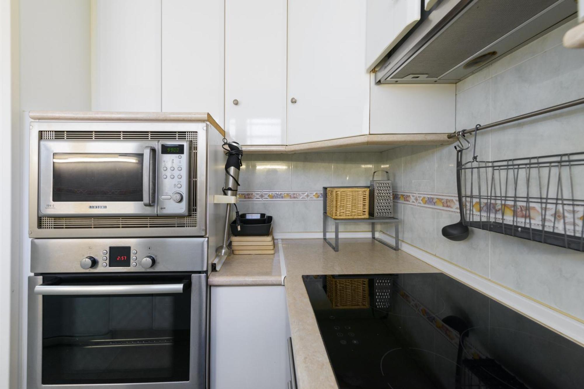 Sabadell Calle, Casa Familiar De 3 Dormitorios Con Terraza Junto Metro Fuencarral Madrid Luaran gambar
