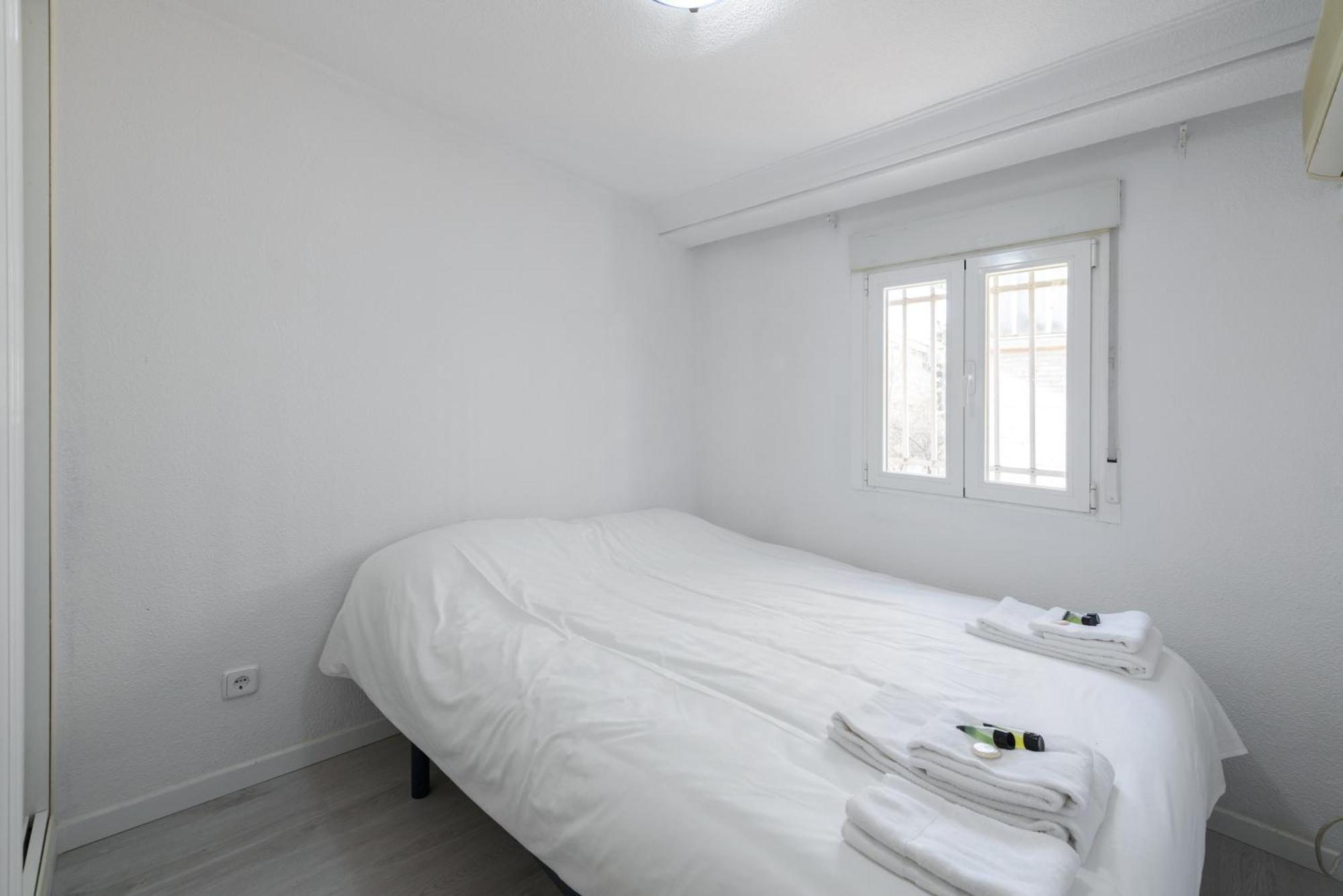 Sabadell Calle, Casa Familiar De 3 Dormitorios Con Terraza Junto Metro Fuencarral Madrid Luaran gambar
