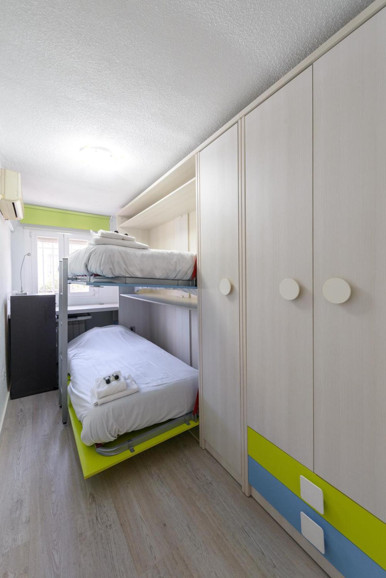 Sabadell Calle, Casa Familiar De 3 Dormitorios Con Terraza Junto Metro Fuencarral Madrid Luaran gambar