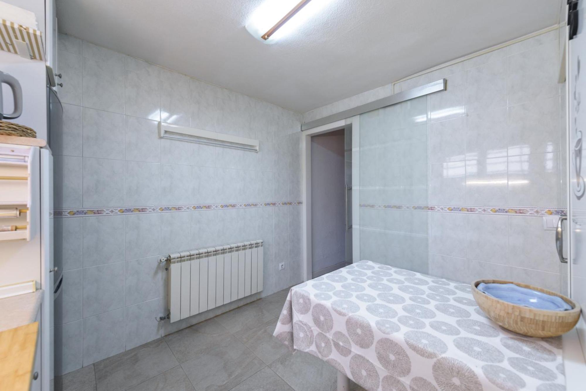 Sabadell Calle, Casa Familiar De 3 Dormitorios Con Terraza Junto Metro Fuencarral Madrid Luaran gambar