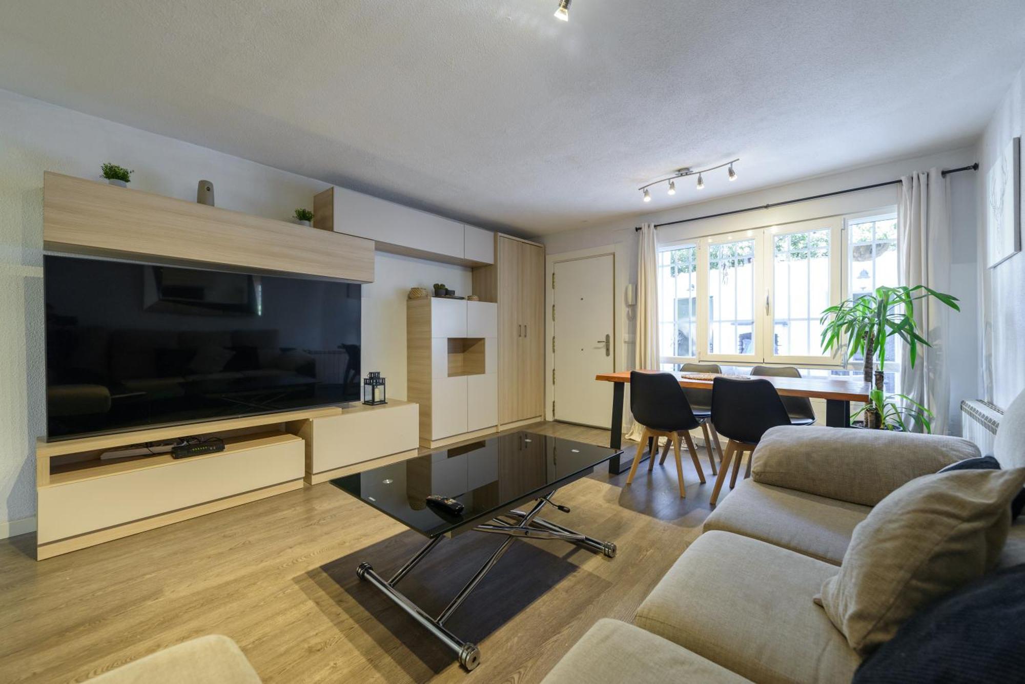 Sabadell Calle, Casa Familiar De 3 Dormitorios Con Terraza Junto Metro Fuencarral Madrid Luaran gambar